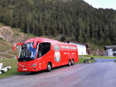 Platzsperre am 20. Juli durch Fußballturnier mit dem FC Liverpool